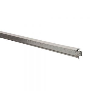 Perfil de aluminio para cielo raso, resistente y duradero, ideal para acabados de techos en construcciones y remodelaciones en Perú.