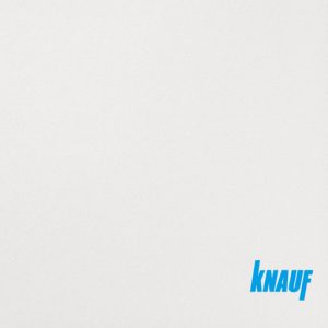 Cielo raso en acabado liso en color blanco, ideal para techos interiores con alta durabilidad y estética moderna en Perú.