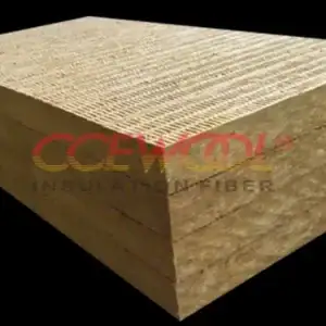 Panel de cielo raso de fibra de aislamiento térmico y acústico, ideal para construcción y remodelación en Perú, con alta calidad y resistencia.